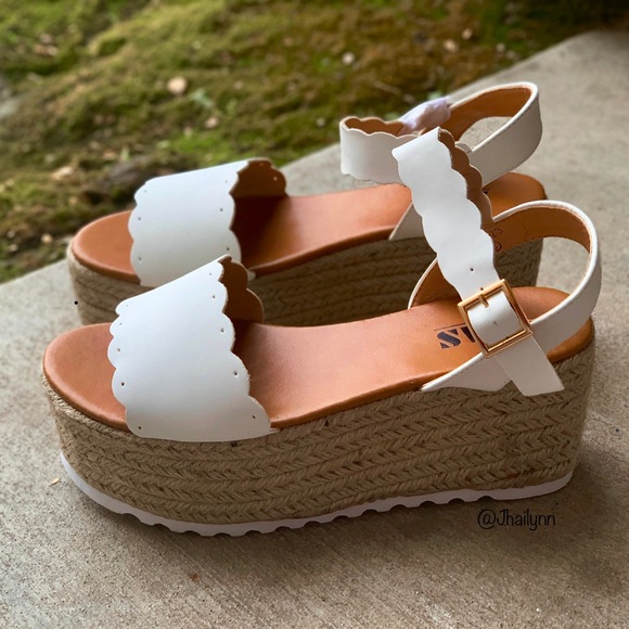 White Scalloped Flatform Jute sandal - Picture 5 of 9